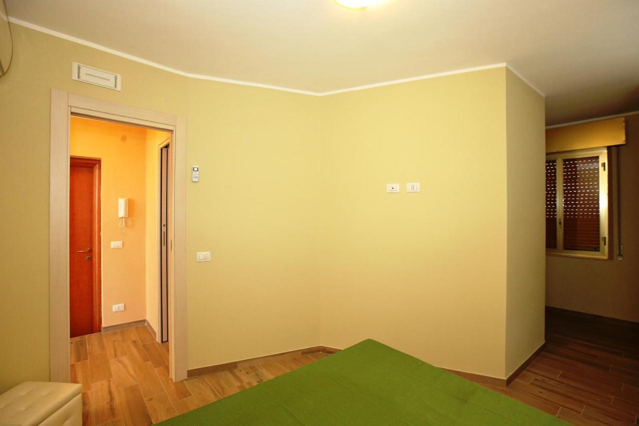 Re Sole Vacanze - Esclusivo Attico M A R T E Con Spaziosissima Terrazza Solarium Attrezzata * Avola